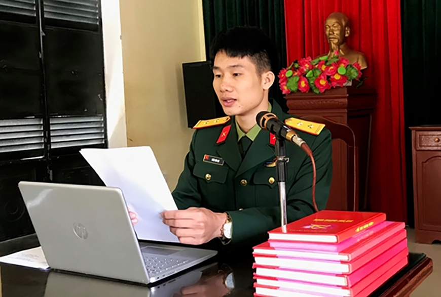 Ghi âm chương trình “Tiếng nói chính trị viên” ở Đại đội 3, Tiểu đoàn 7, Trung đoàn 3, Sư đoàn 324 (Quân khu 4). Ảnh minh họa: HUY CƯỜNG